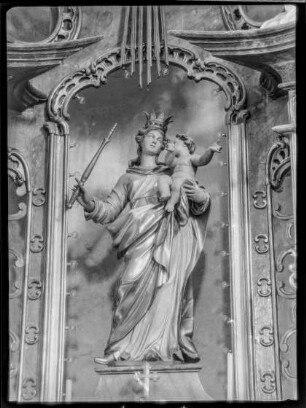 Pfarrkirche, linker Seitenaltar - Muttergottestatue