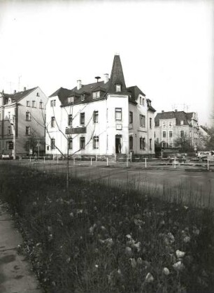 Flöha, Augustusburger Straße 32. Wohn- und Geschäftshaus, Sparkasse (um 1890). Eckansicht