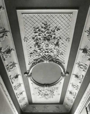 Dresden-Friedrichstadt, Gambrinusstraße 13? Wohnhaus (um 1890). Treppenhaus. Decke (Erdgeschoß)