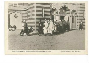 Verlassen der Moschee im mohammedanischen Gefangenenlager in Zossen-Wünsdorf [?]