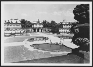 Dresden, Zwinger : Dresden-Altstadt. Zwinger (1709/1728; M. D. Pöppelmann). Zwingerhof gegen Wallpavillon