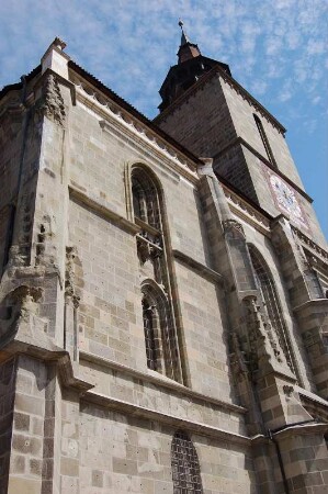 Turm und Kirchenschiff der gotischen Stadtpfarrkirche von Brasov (Kronstadt) in Siebenbürgen, Rumänien