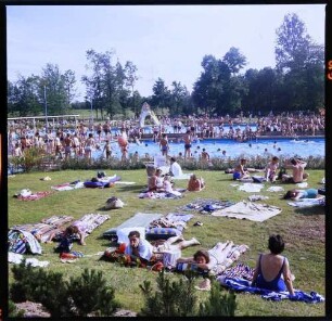 Breisach: Waldbad Breisach mit Hochbetrieb