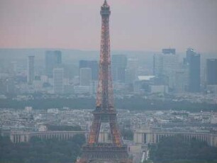 Eiffelturm abends und westliche Stadtviertel, Blick vom Tour Montparnasse