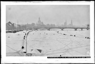 Dresden, die vereiste Elbe 1929, Dresdner Altstadt mit Carolabrücke