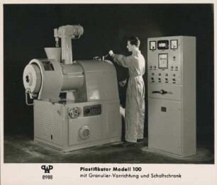 Plastifikator "Modell 100" mit Granulier-Vorrichtung und Schaltschrank der Werner & Pfleiderer Maschinenfabrik & Ofenbau