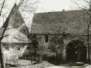 Grubschütz, OT von Doberschau-Gaußig, verlassenes Gehöft Nr. 15, Einfahrt