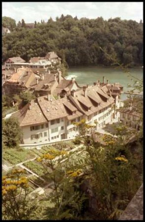 Bern: Blick von der Münsterplattform auf die Aare, Unterstadt mit Wehr