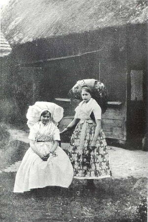 „Spreewaldtrachten“ : Kleidung - niedersorbische Tracht. Ort: Brama / Brahmow. Spreewaldtrachten.