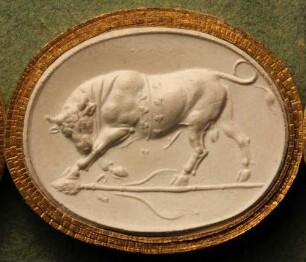 Angreifender Stier, ein Bacchussymbol (Daktyliothek, Erstes Mythologisches Tausend)