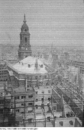 Dresden. Blick auf Kreuzkirche, Neues Rathaus und Altmarkt, 1947