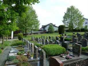 Friedhofsmauer und Portal; Solms, Aufm Steinacker