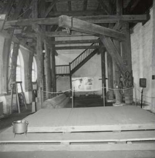 Peitz, Hüttenmuseum : Peitz. Hüttenmuseum, ehemaliges Eisenhüttenwerk (1809/1810, K. G. Voigtmann), Gießhalle. Teilansicht mit hölzernem Kran (1838) und Hochofen (rechts)