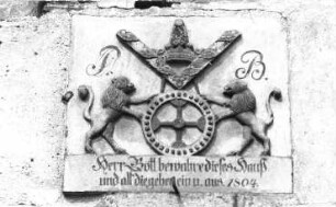 Kubschütz-Purschwitz. Ehem. Gutsmühle, Müllerwappen über Eingang