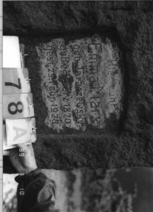 Grabstein 78 (Index: 100093937) Maße HxBxT: 135x58x24 cm Besonderheit: kulturhistorisch wertvoll / hist.-wiss. Gründe (Gedenkinschrift für Schoah-Opfer): Grabstein 78A
