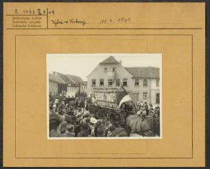 Volkstreffen der Domowina in Wittichenau. Festumzug : Domowinski zjězd w Kulowje. Swjedźenski ćah.