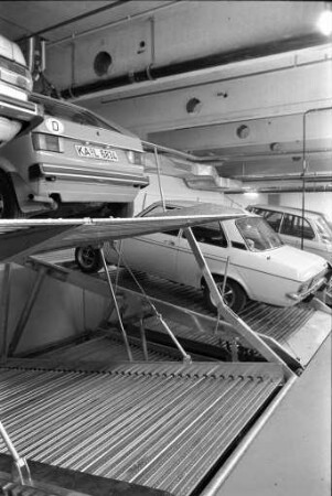 Postscheckamt am Ettlinger Tor. Hebesystem in der Tiefgarage