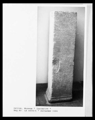 Stele mit griechischer Inschrift