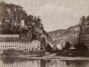 Blick auf Herrnskretschen vom anderen Elbufer aus : Böhmische Schweiz. Blick auf Herrnskretschen vom anderen Elbufer aus