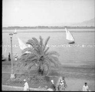 Belebte Uferpromenade am Nil, Luxor, Ägypten