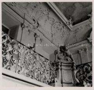 Das hunderttürmige Prag, Palais Piccolomini, Stiegenhaus