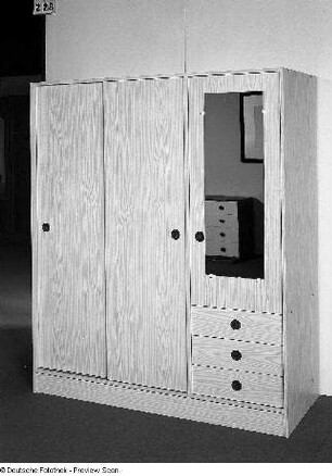 Kleiderschrank