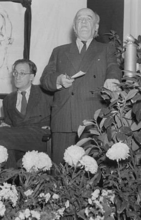 Kulturbund: Gedenkfeier für George Bernard Shaw : Ernst Otto Eduard Legal während einer Rede