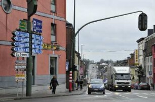 Bastogne - Hauptstraße : Blick in die Hauptverkehrsstraße, aufgenommen am 30. März 2010 in Bastogne