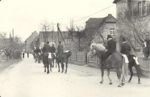 Osterreiter in Crostwitz : Gesellschaftliche Volkskultur - Frühling. Ort: Chrósćicy / Crostwitz. Osterreiter
