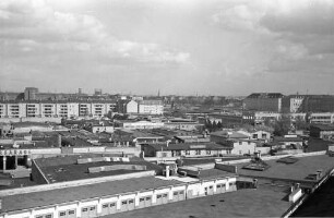 Berlin: Blick vom Haus Seesener Straße über die Garagen