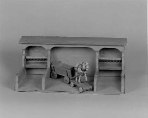Spielzeugstall mit Pferd und Wagen : Spielzeugstall mit Pferd und Wagen. , z. T. gefaßt und bemalt (1. H. 20. Jh.). Museum im Schloß Frohburg