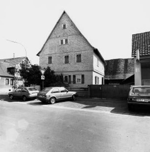 Rosbach vor der Höhe, Nieder-Wöllstädter Straße 18