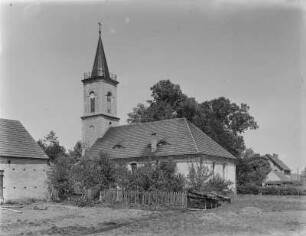 Weigersdorf, Trinitatiskirche : Weigersdorf. Blick auf die Trinitatiskirche
