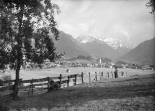 Oberstdorf. Blick auf den Ort : Oberstdorf. Blick von Nordwesten auf den Ort mit katholischer Pfarrkirche St. Johannes Baptist