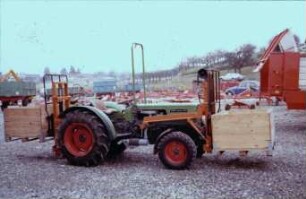 Fotografie: Gartenbautechnik, Transport, Transportgerät, Gabelstapler, Frontanbau