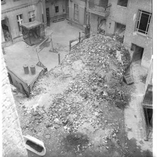 Negativ: Trümmer, Hauptstraße 96, 1950
