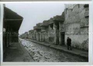 Gasse zwischen den Ruinen von Pompeji, Italien