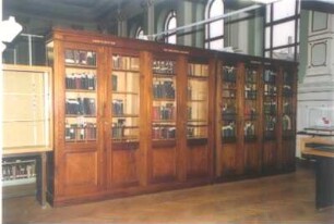 Sächsische Landesbibliothek - Staats- und Universitätsbibliothek Dresden. Außenstelle Stenografische Sammlung. 1. Obergeschoss. Magazin (ehemals Festsaal), Bücherschränke : Dresden-Neustadt, Bautzner Straße 19. Sächsische Landesbibliothek - Staats- und Universitätsbibliothek Dresden. Außenstelle Stenografische Sammlung. 1. Obergeschoss. Magazin (ehemals Festsaal), Bücherschränke