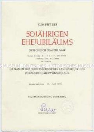 Urkunde der Niedersächsischen Landesregierung zur Goldenen Hochzeit - Personenkonvolut