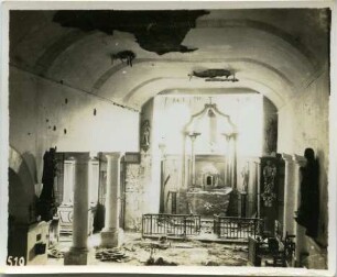Deutsche Soldaten in zerstörter Kapelle in Loivre