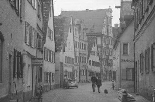 Dillingen: Gasse mit altem Giebelhaus