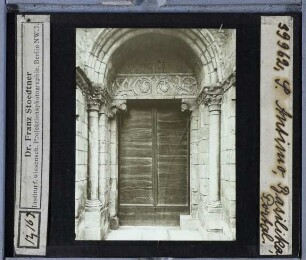 Castelnuovo dell'Abate, S. Antimo : Portal