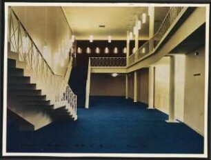 Stadttheater, Krefeld: Treppenaufgang zum Foyer Ranggeschoss