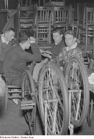 Sportler mit ihren Rädern