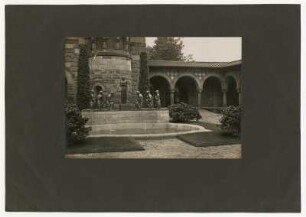 Ehrenhofgruppe von Selmar Werner an der Versöhnungskirche in Dresden-Striesen : Ehrenhofgruppe (Christus und sechs Gestalten) um 1928 von Selmar Werner geschaffen, Versöhnungskirche in Dresden-Striesen