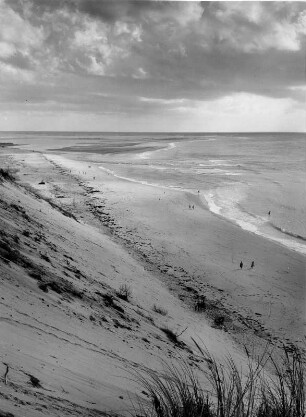 Frankreich. Blick von der Dune du Pilat, der größten Wanderdüne Europas, auf die Atlantikküste