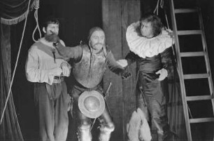 Szenenbilder aus "Der Nachbar des Herrn Pansa", Schauspiel von Günter Rücker in der Inszenierung von Friedo Solter (Bühnenbild: Wolfgang Mattheuer). Deutsches Theater Berlin, 11.10.1969 (Uraufführung Oktober 1969)