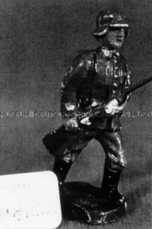 Infanterist, Gewehr abgesenkt