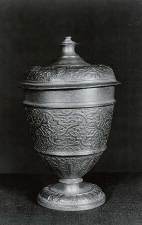 Deckelbecher