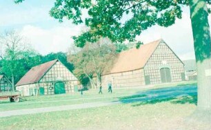 Lübeln: Fachwerk Bauernhäuser am runden Platz